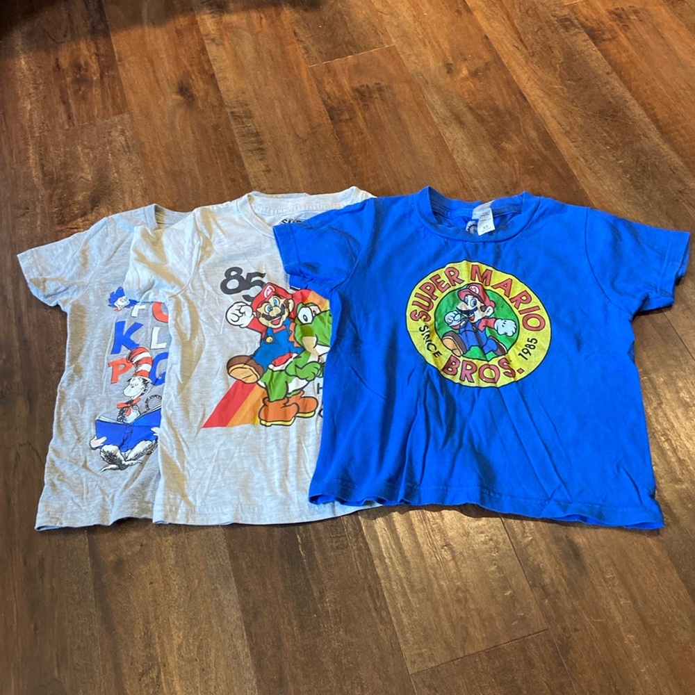 Set of 3 novelty tees size 5